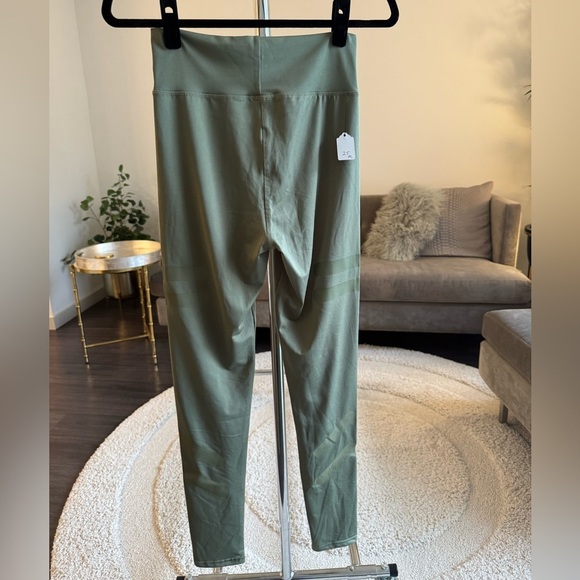 Green workout athleisure leggings lightweight size medium New - Picture 5 of 10